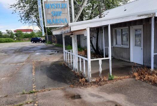Stellar Marina front with sign
